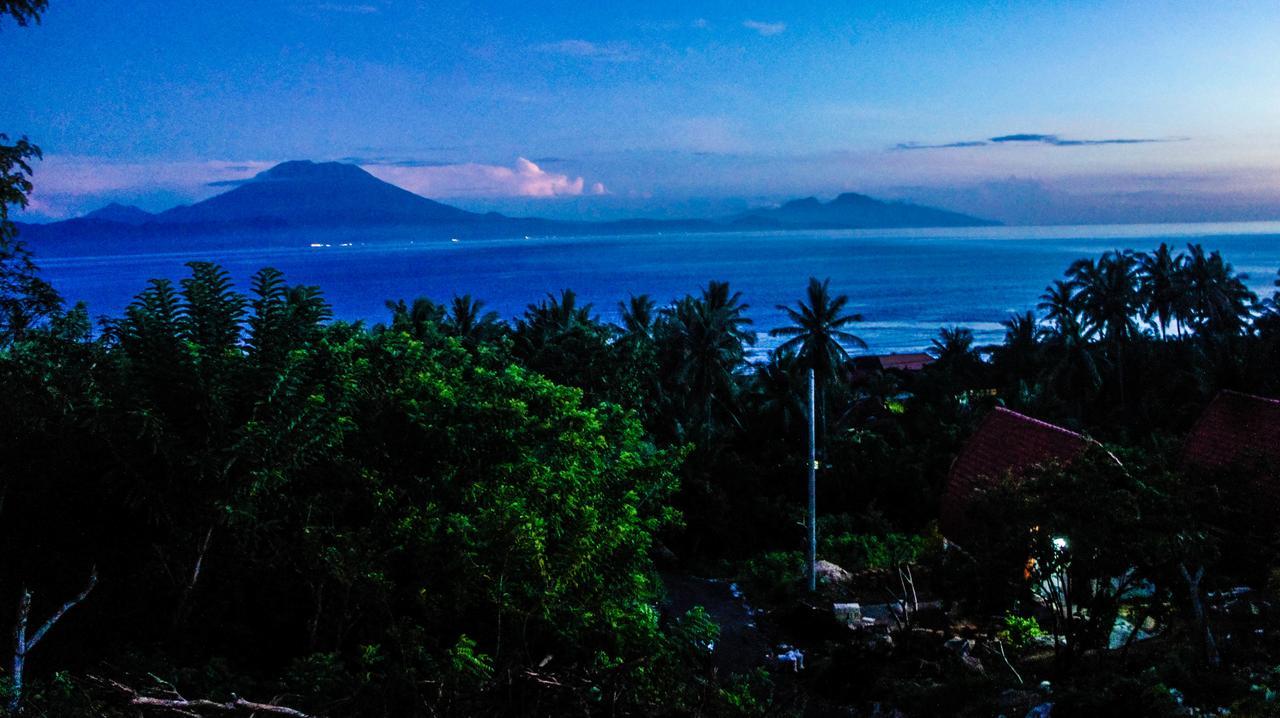 Hotel Denbencingah - Stylish Triangle Across The Beach Toyapakeh Exterior foto